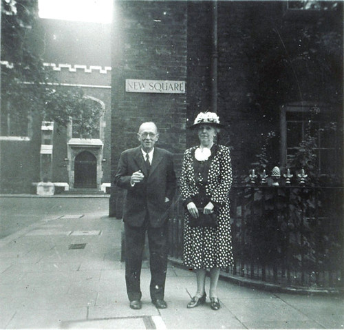 Ada Comstock and Wallace Notestein in London, 1947. The Schlesinger Library, Radcliffe Institute, Harvard University https://www.radcliffe.edu/schles/ 